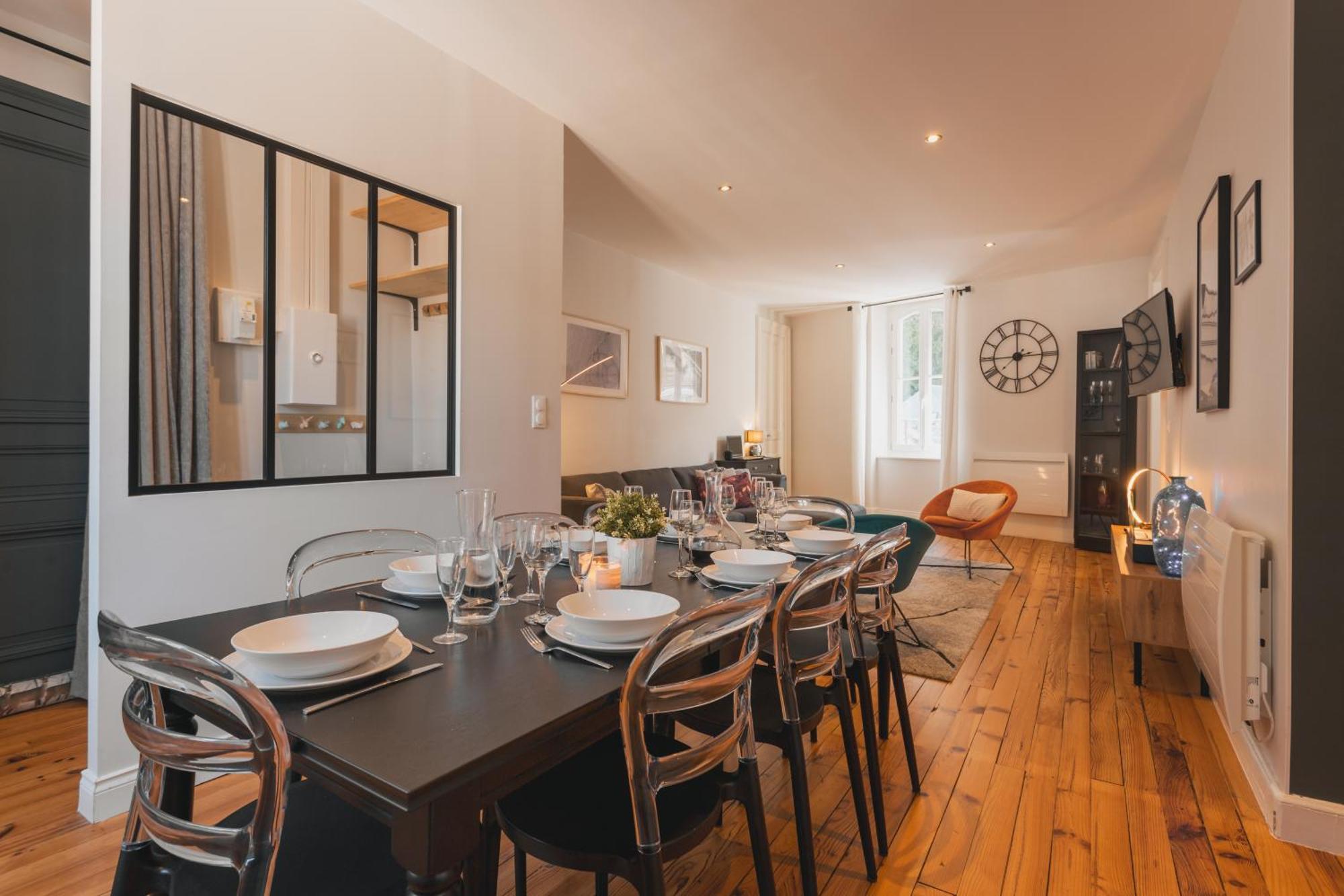 Au Dessus Des Toits Apartment โกเตอเรต์ ภายนอก รูปภาพ